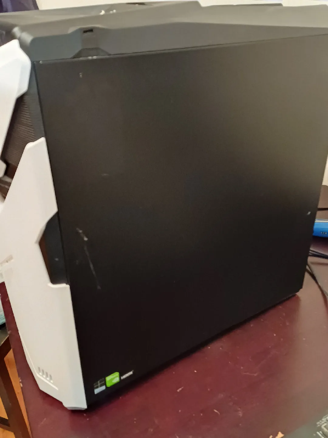 ASUS ROG Gaming PC Case - White image indicator(4)