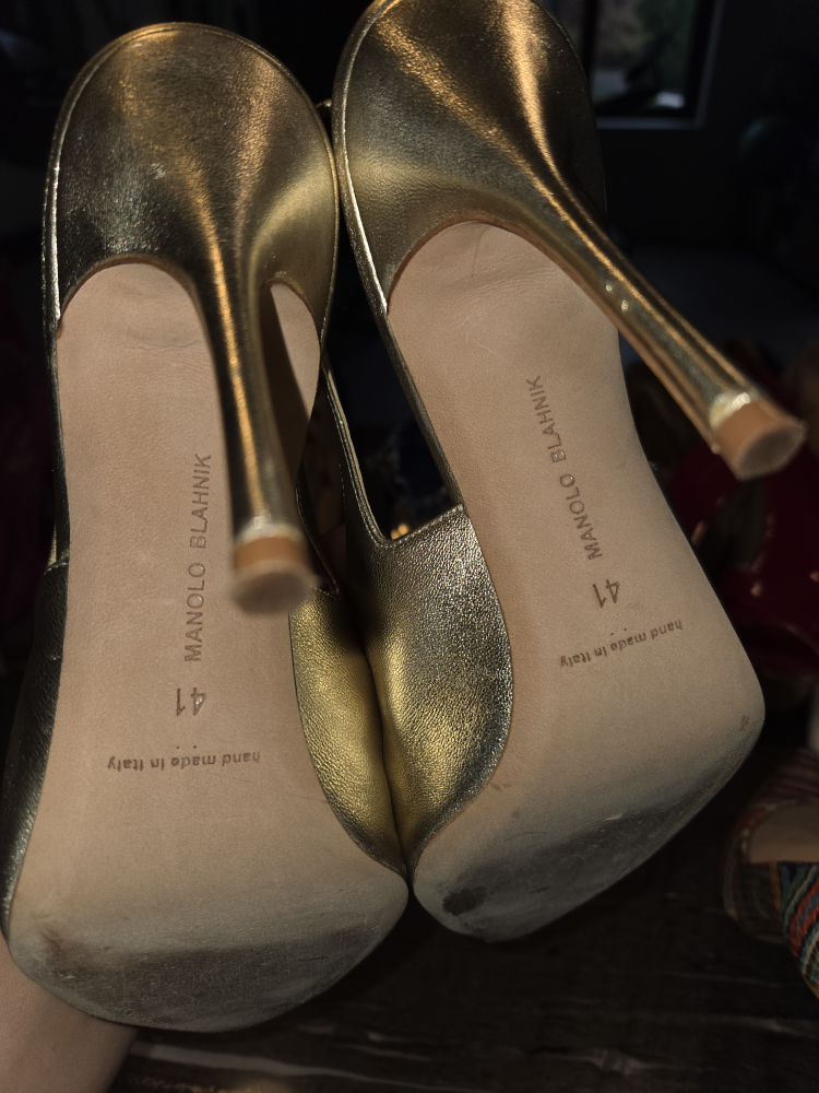 Manolo Blahnik Gold Slingback Heels - Size 41 - photo 5