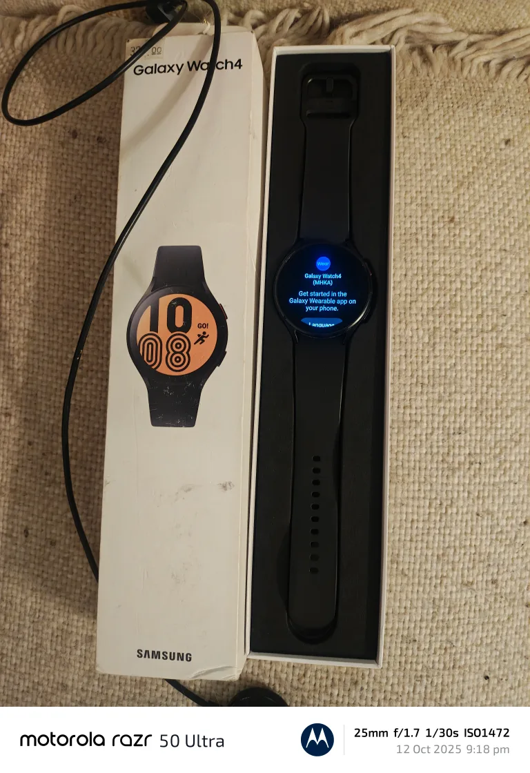 Samsung Galaxy Watch 4 - Black image indicator(2)
