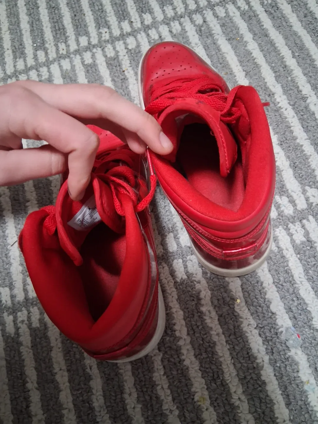 Nike Air Jordan 1 Mid Red, US 9 image indicator(2)