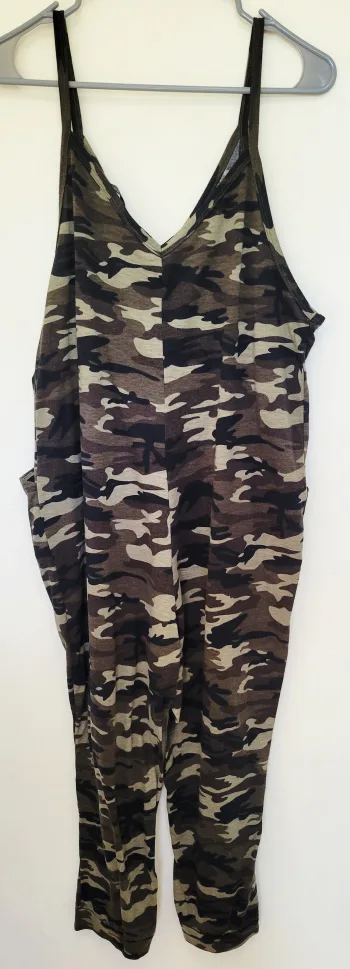 SHEIN - Camo Jumpsuit - Size L image indicator(2)