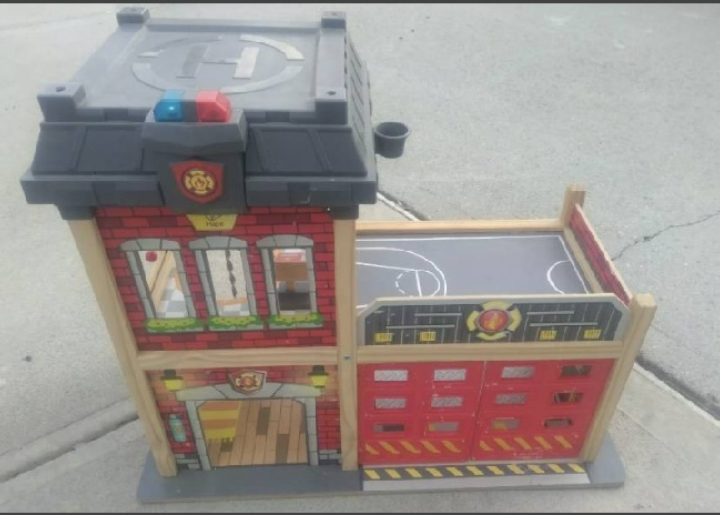 HAPE Wooden Fire Station 🧡