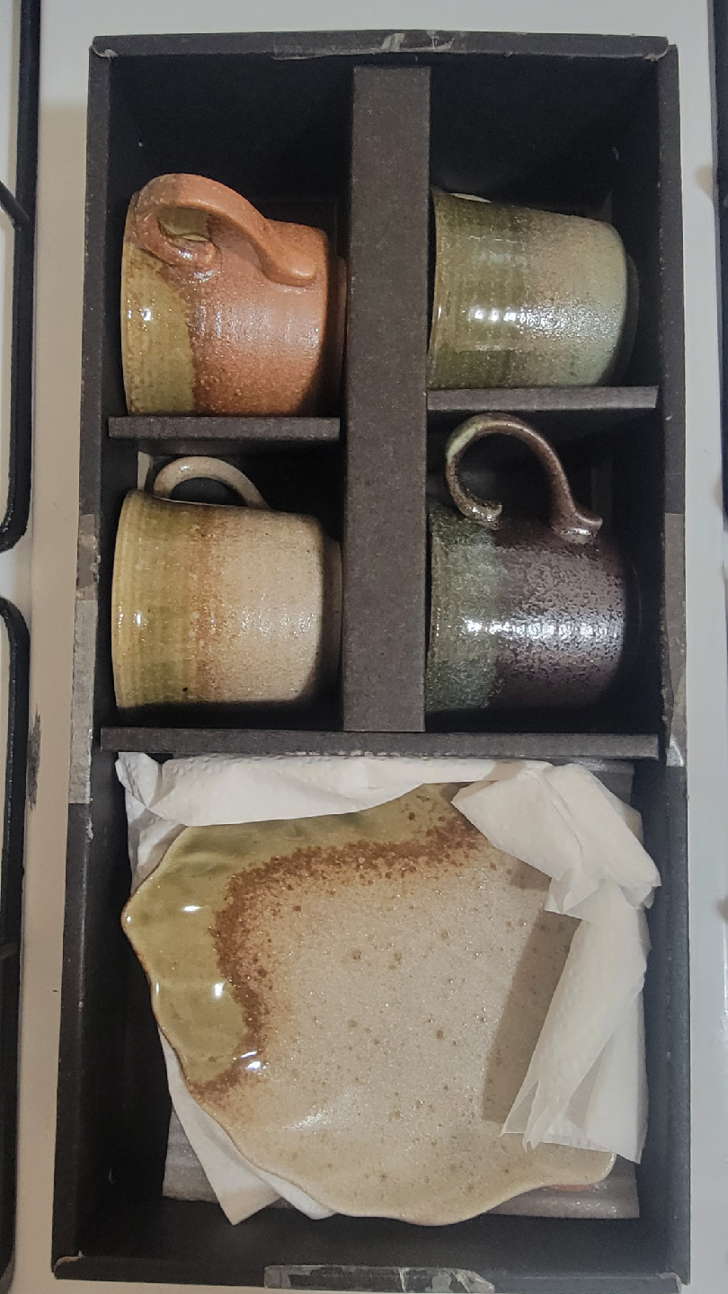 Handmade Ceramic Mug Set - 4 Mugs & Plate 🥕