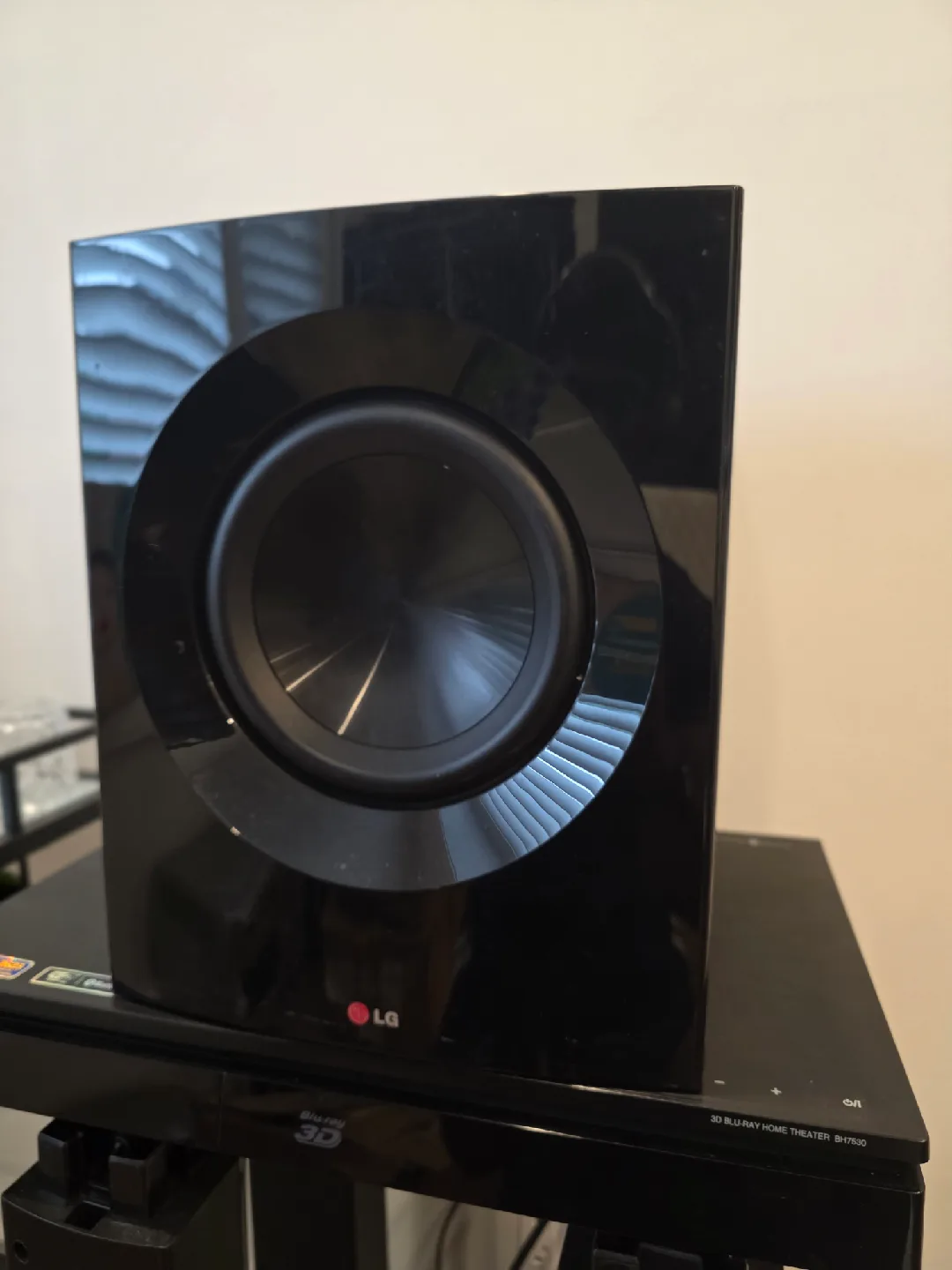 LG 3D Blu-ray Home Theater System image indicator(3)