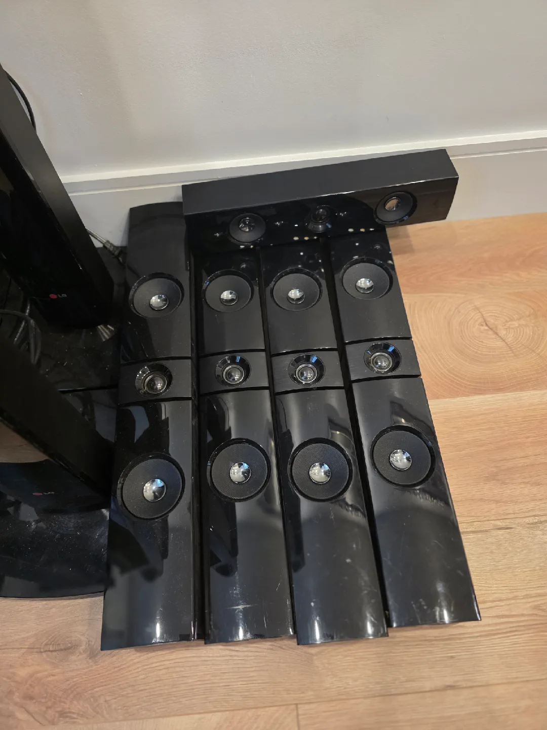 LG 3D Blu-ray Home Theater System image indicator(4)