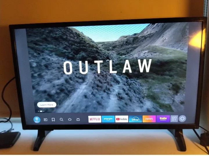 Insignia 32-inch HD Smart Fire TV thumbnail