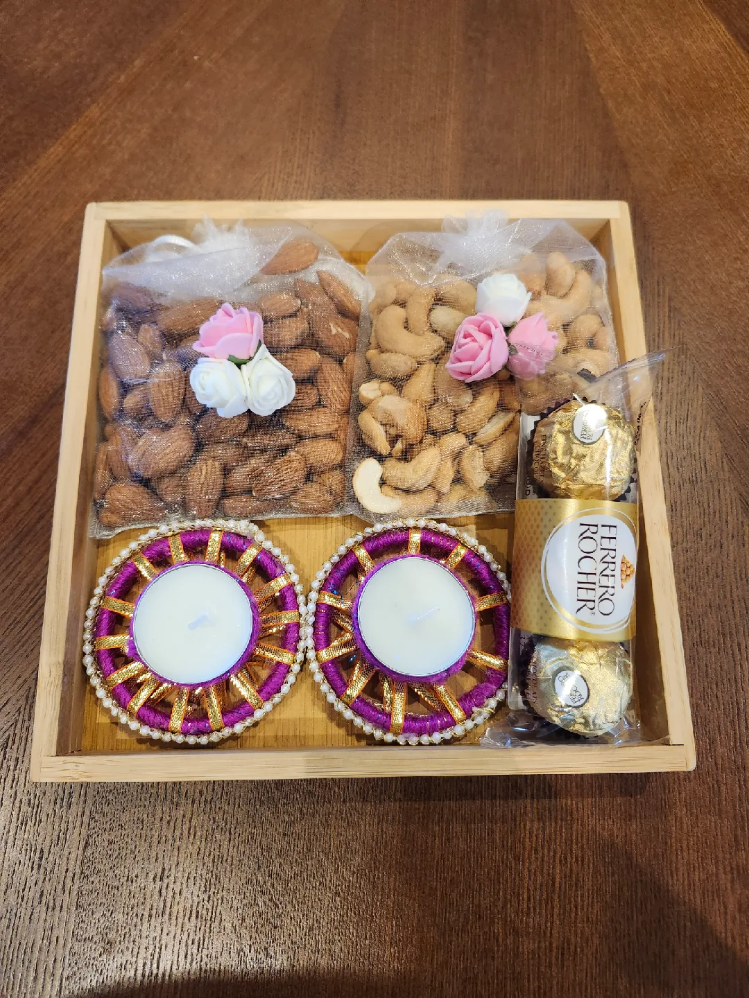 Diwali Gift hampers image indicator(3)