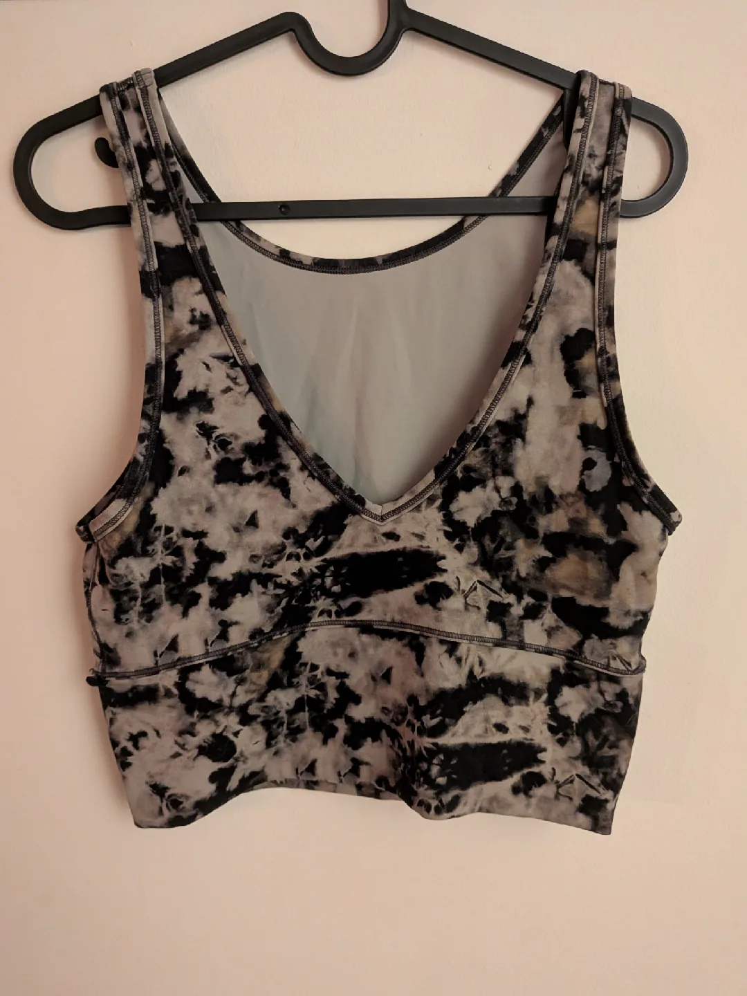 Lululemon crop tank top image indicator(2)