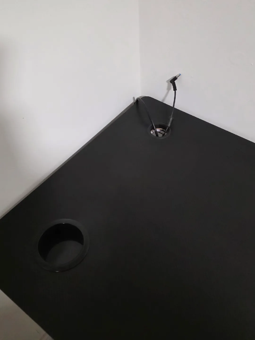 Gaming Desk - Black image indicator(4)