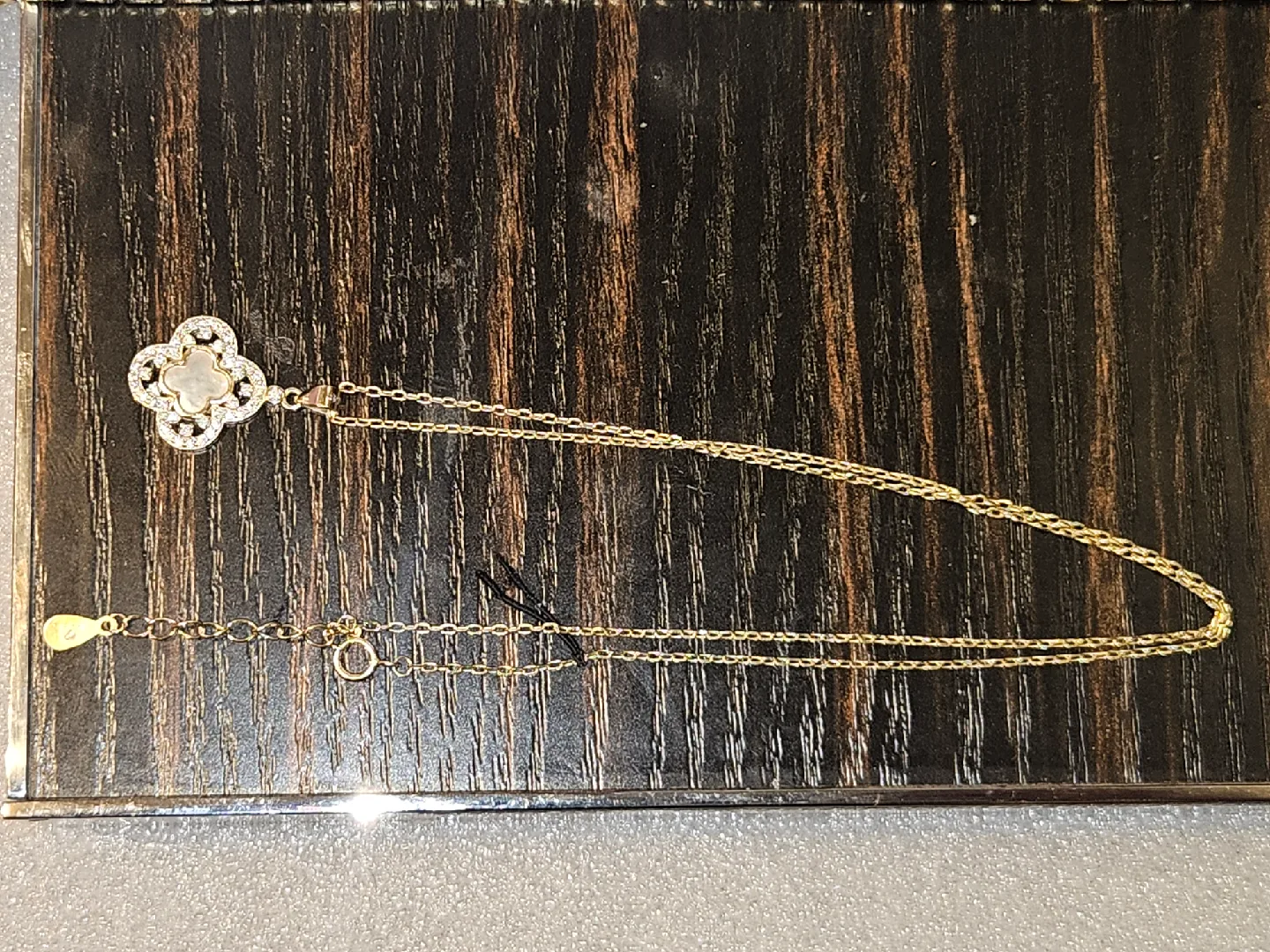 Jewellery Set: Necklace, Bracelet, Earrings image indicator(6)