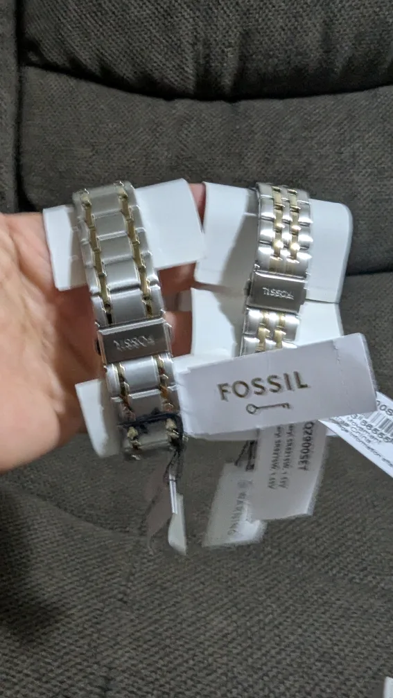 New Fossil His and Her Watch Set/brand new image indicator(3)