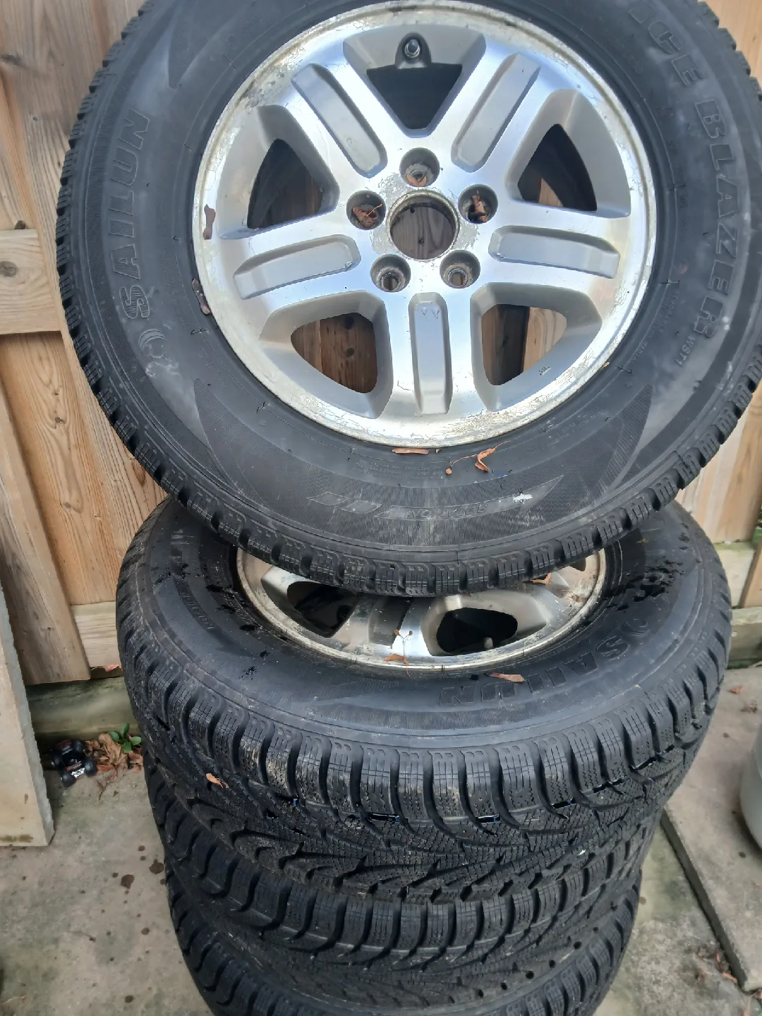 Set of 4 Used Winter Tires image indicator(6)