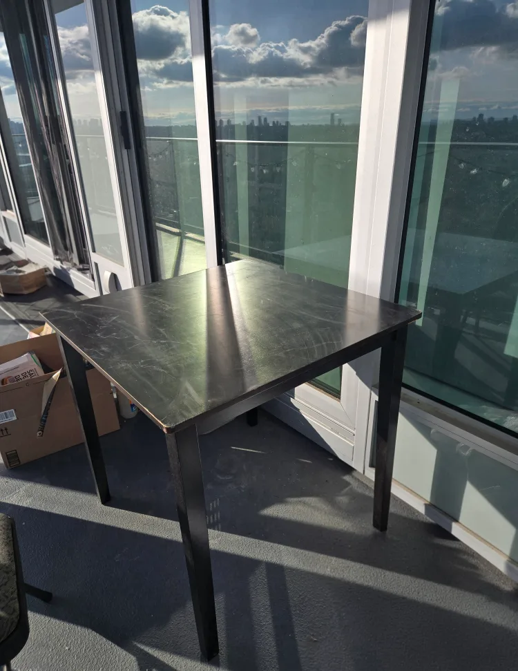 Brown Square Table image indicator(2)