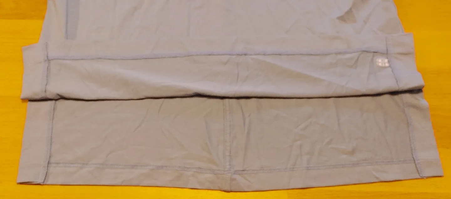 New Banana Republic T-Shirt - Size M image indicator(5)