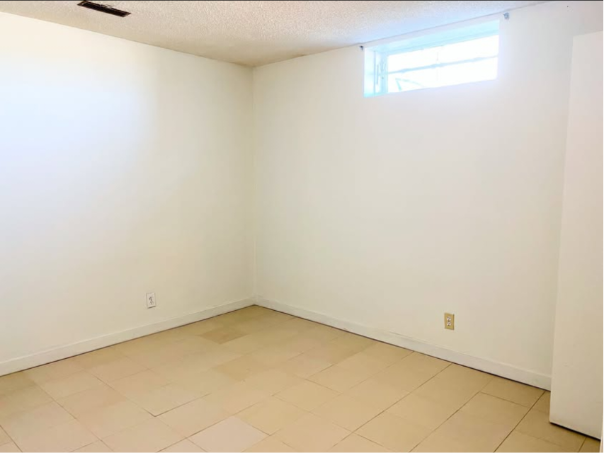 Large Walkout Bright 2 Bedroom + Den  Bath &  Bi-Level - photo 5