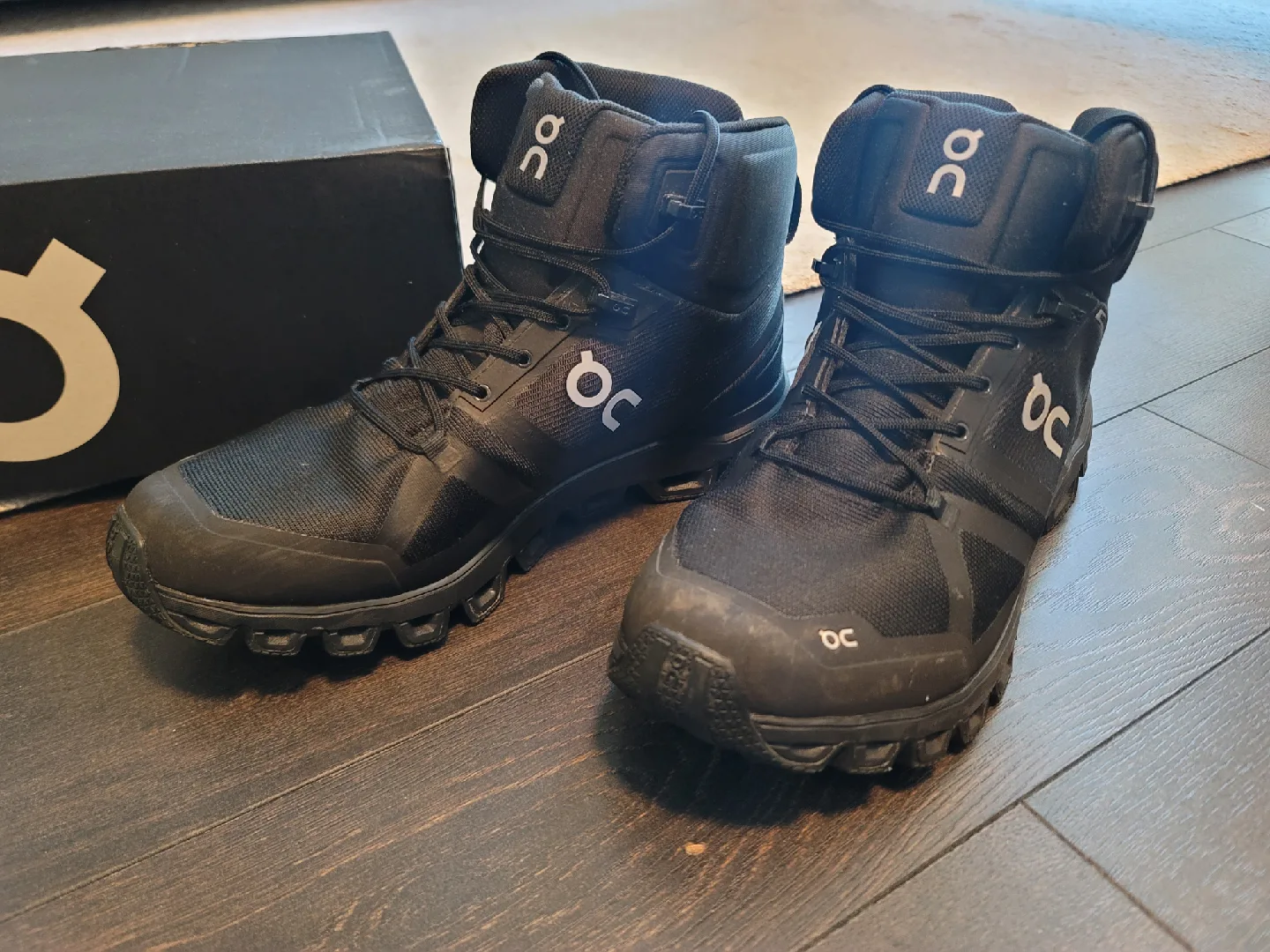 ON Cloudrock Waterproof outdoor boots (men's 8.5, women's 10)