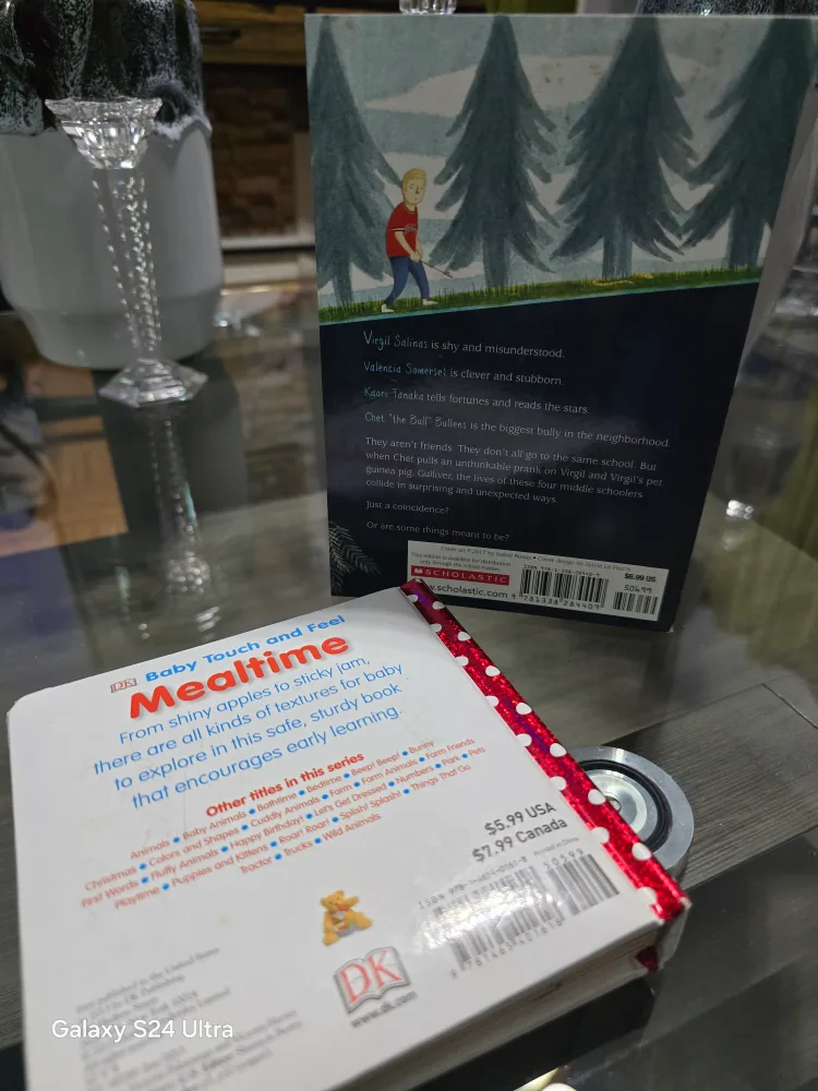 Hello, Universe by Erin Entrada Kelly image indicator(2)