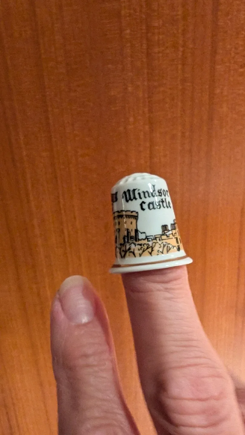 Collectible Thimbles: Windsor Castle & San Francisco thumbnail