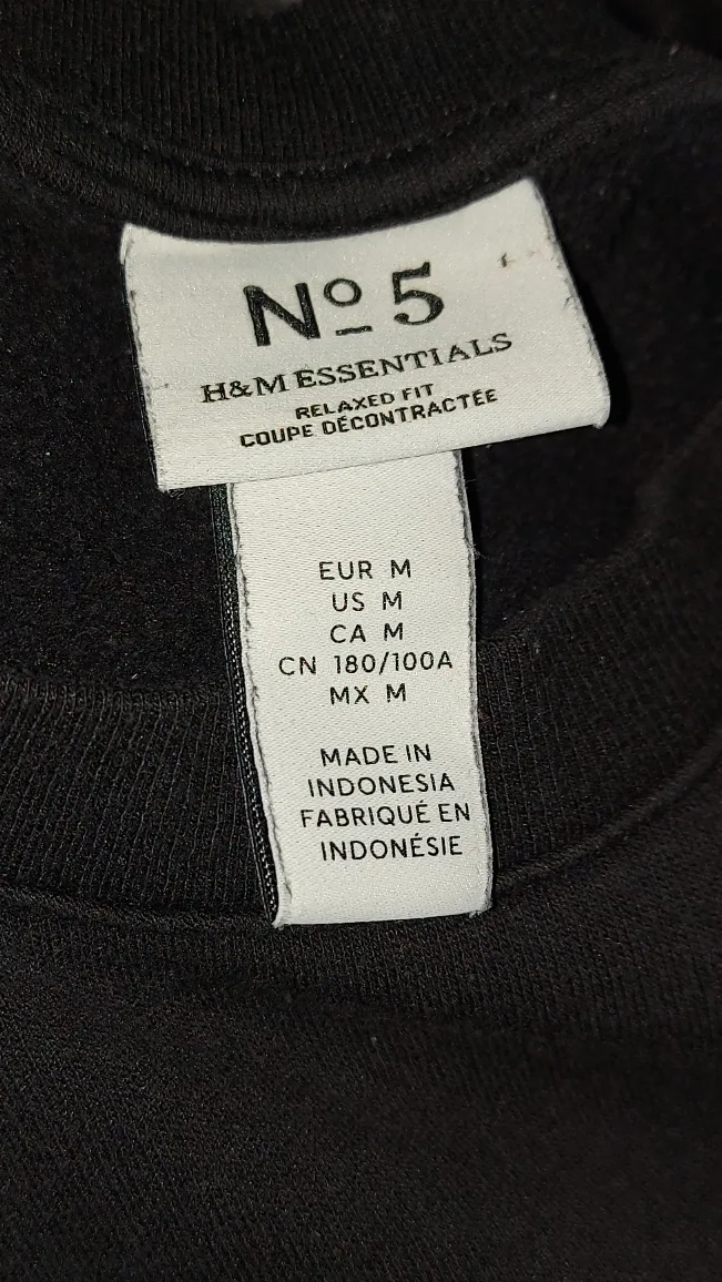 H&M Essentials Black Relaxed Fit Sweater - Size M image indicator(2)