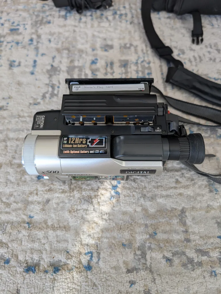 Hitachi VM-E565LA Digital Video Camera image indicator(2)