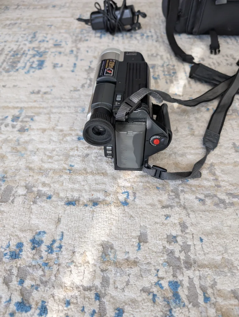 Hitachi VM-E565LA Digital Video Camera image indicator(4)