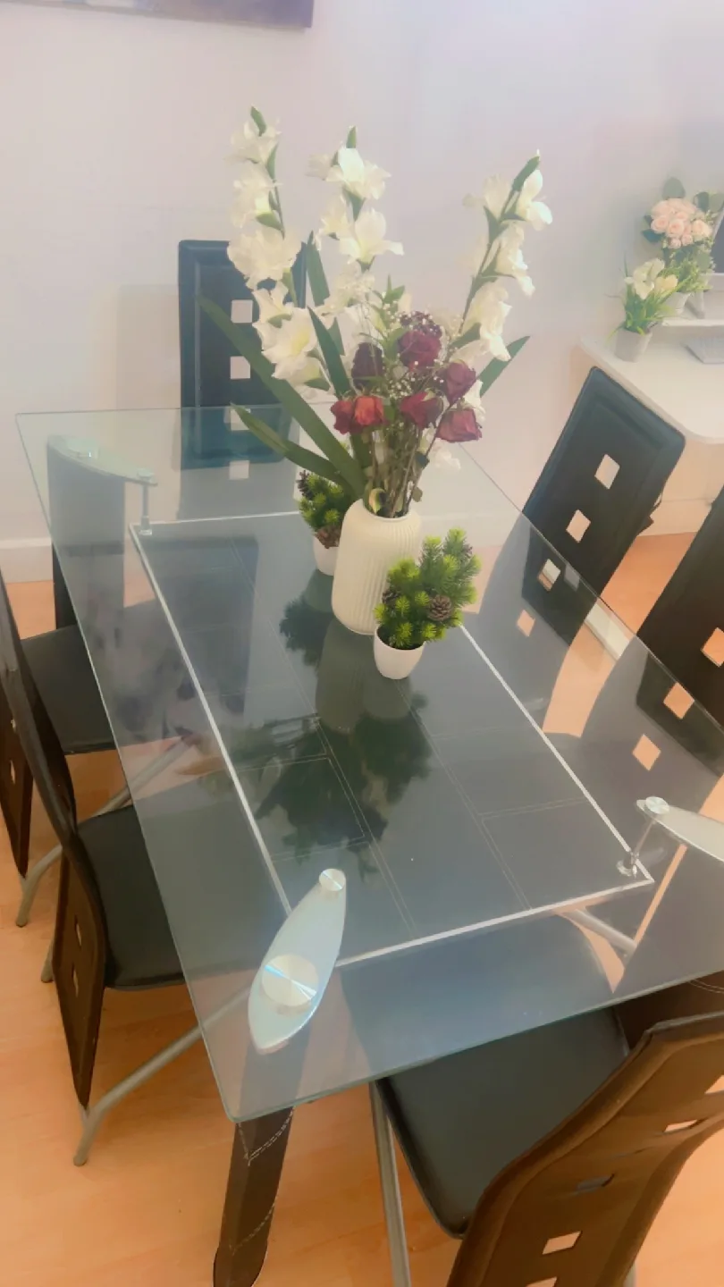Glass Dining Table with 6 Chairs image indicator(4)
