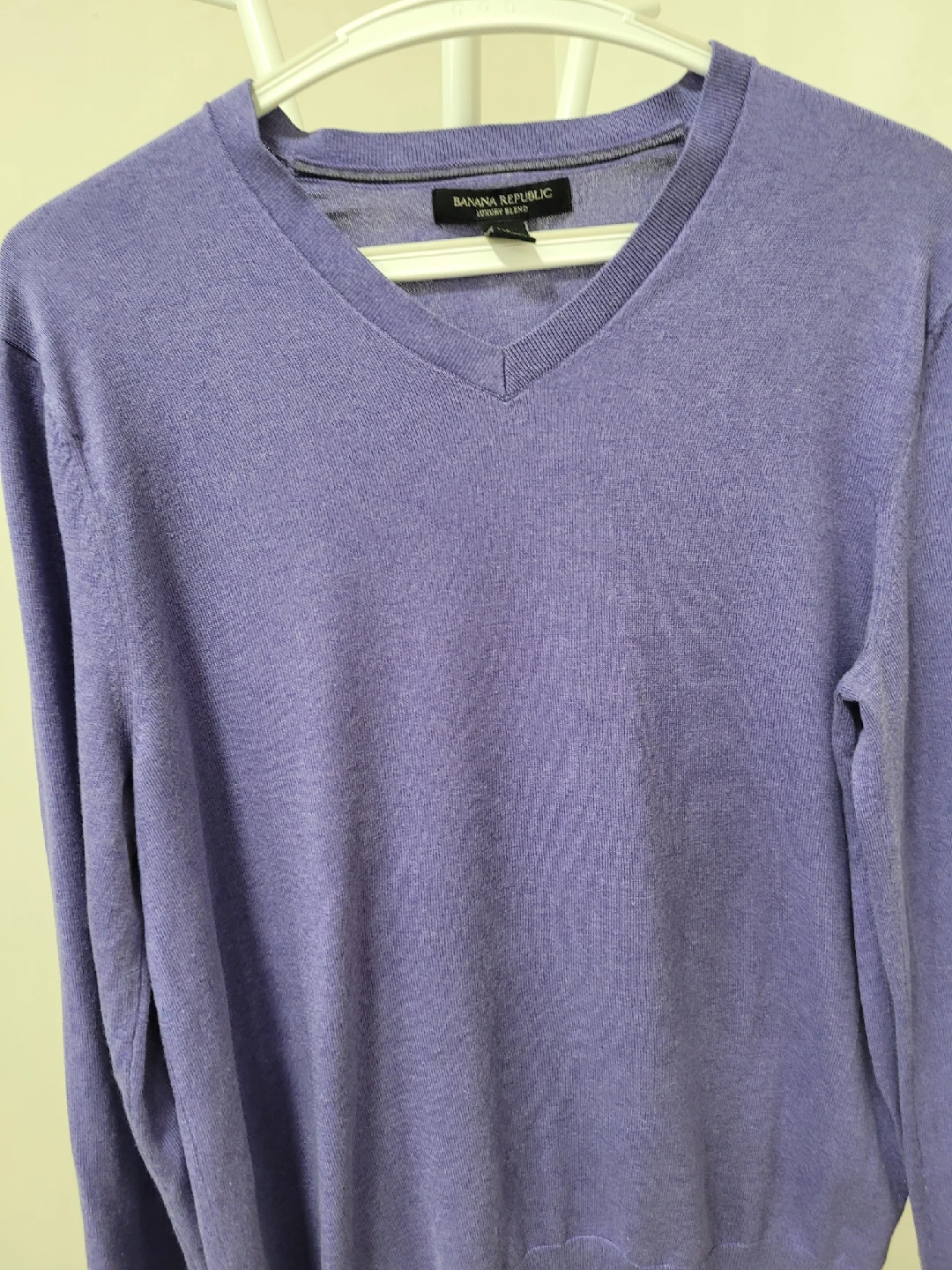 Banana Republic Luxury Blend V-Neck Sweater - M - photo 4