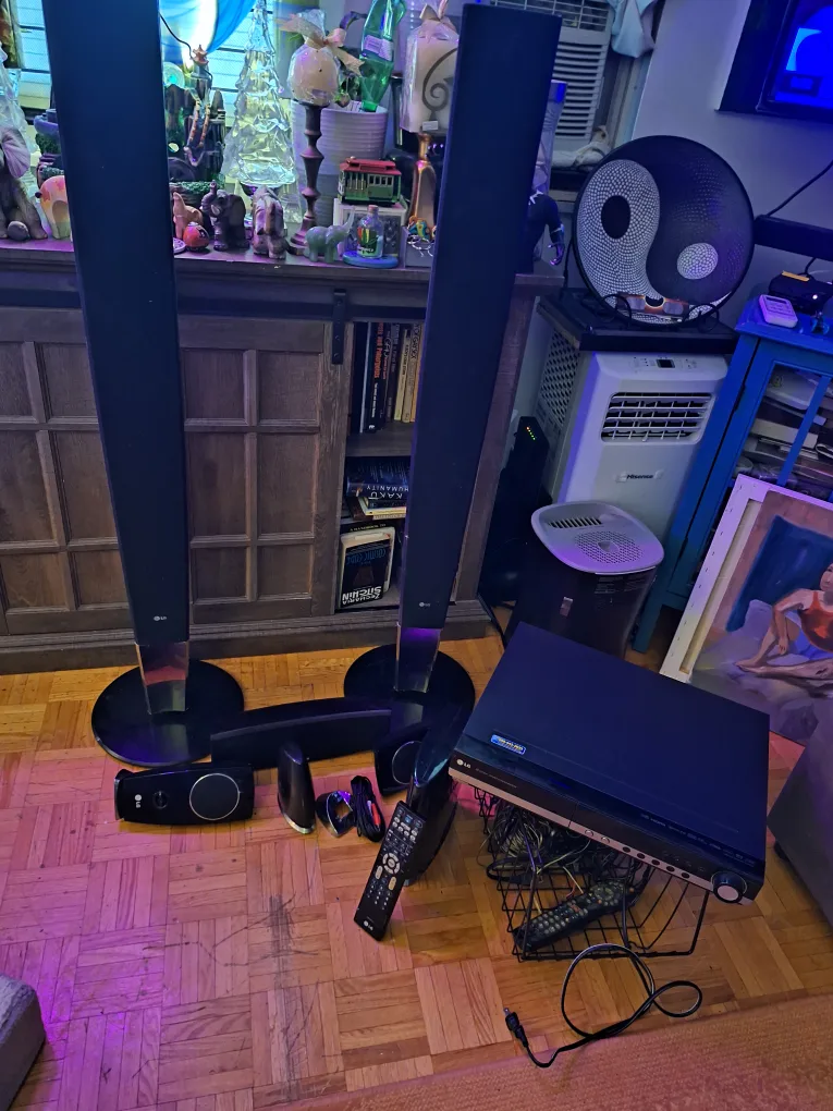 LG Home Theatre System complete  set image indicator(3)