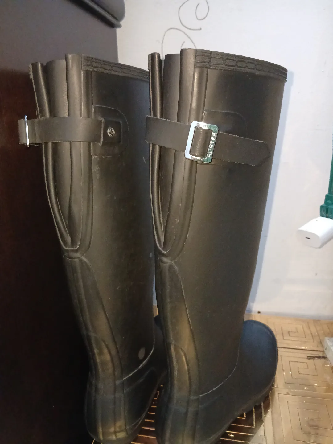 Hunter Rain Boots - Women's US 7, Black image indicator(4)