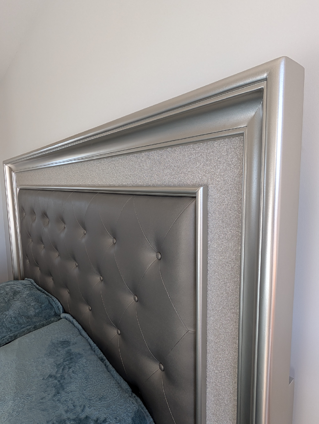 Bedroom Set - Bed, Dresser, and Nightstand - photo 4