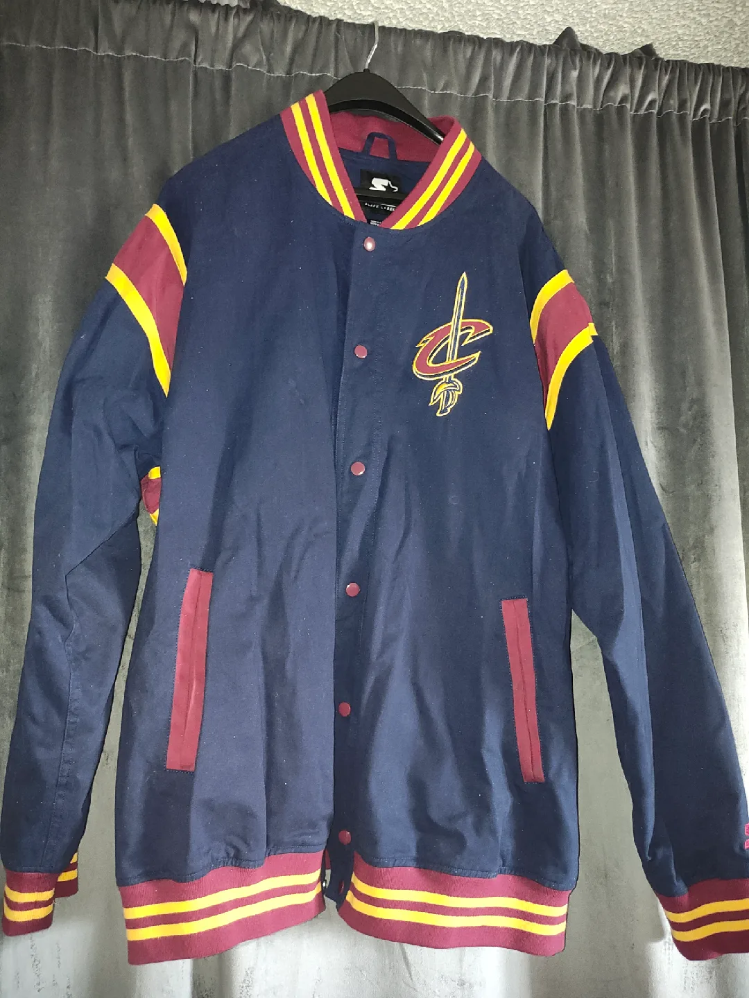 Starter Cleveland Cavaliers NBA Jacket image indicator(2)