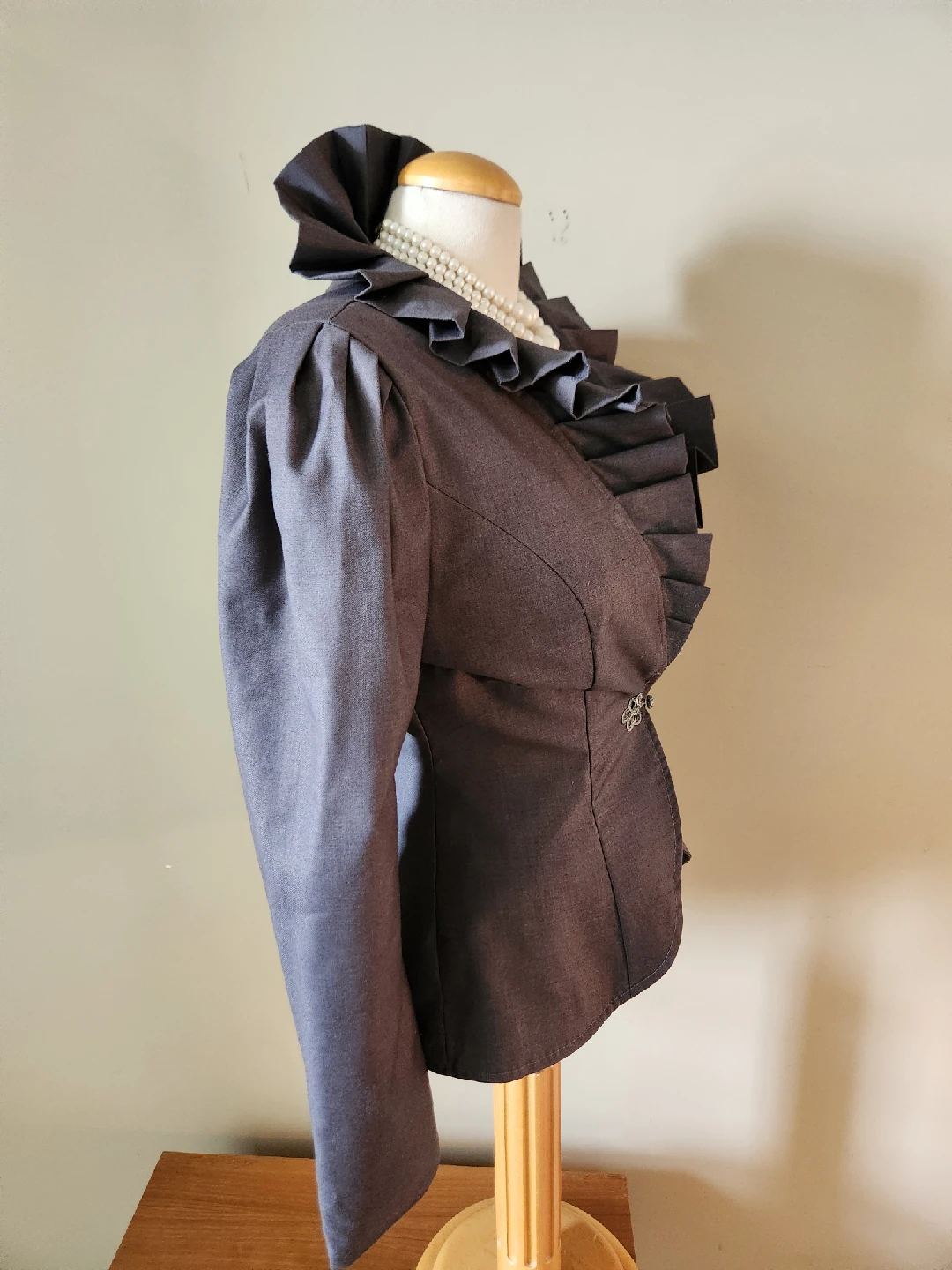 Grey Ruffled Victorian revival fitted Jacket - photo 4