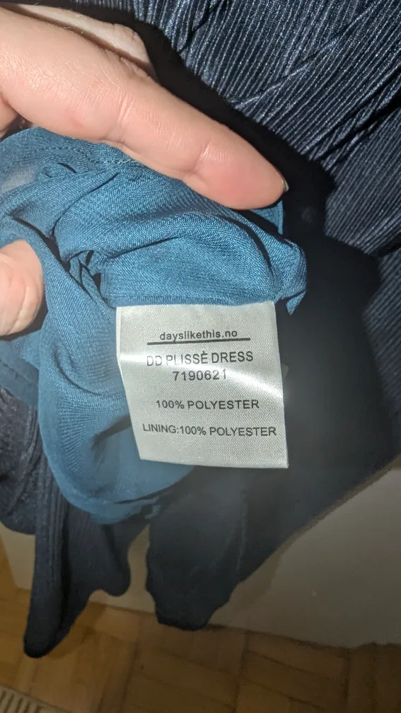 Days Like This DD Plissé Dress - Size L image indicator(4)