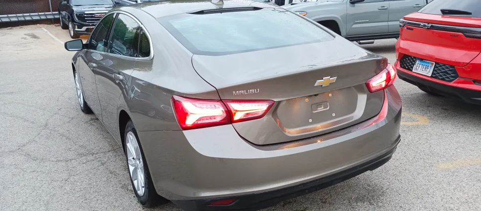 Chevrolet Malibu LT Sedan 1.5L image indicator(3)