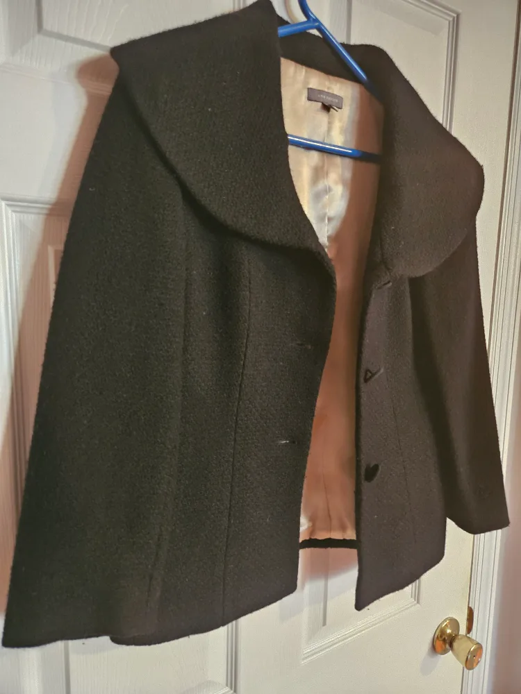 Versatile Black Coat/Jacket - Ann Taylor Size 10 image indicator(2)