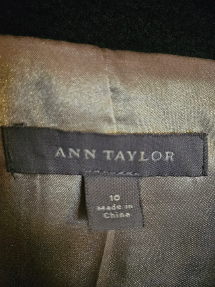 Versatile Black Coat/Jacket - Ann Taylor Size 10 image indicator(7)