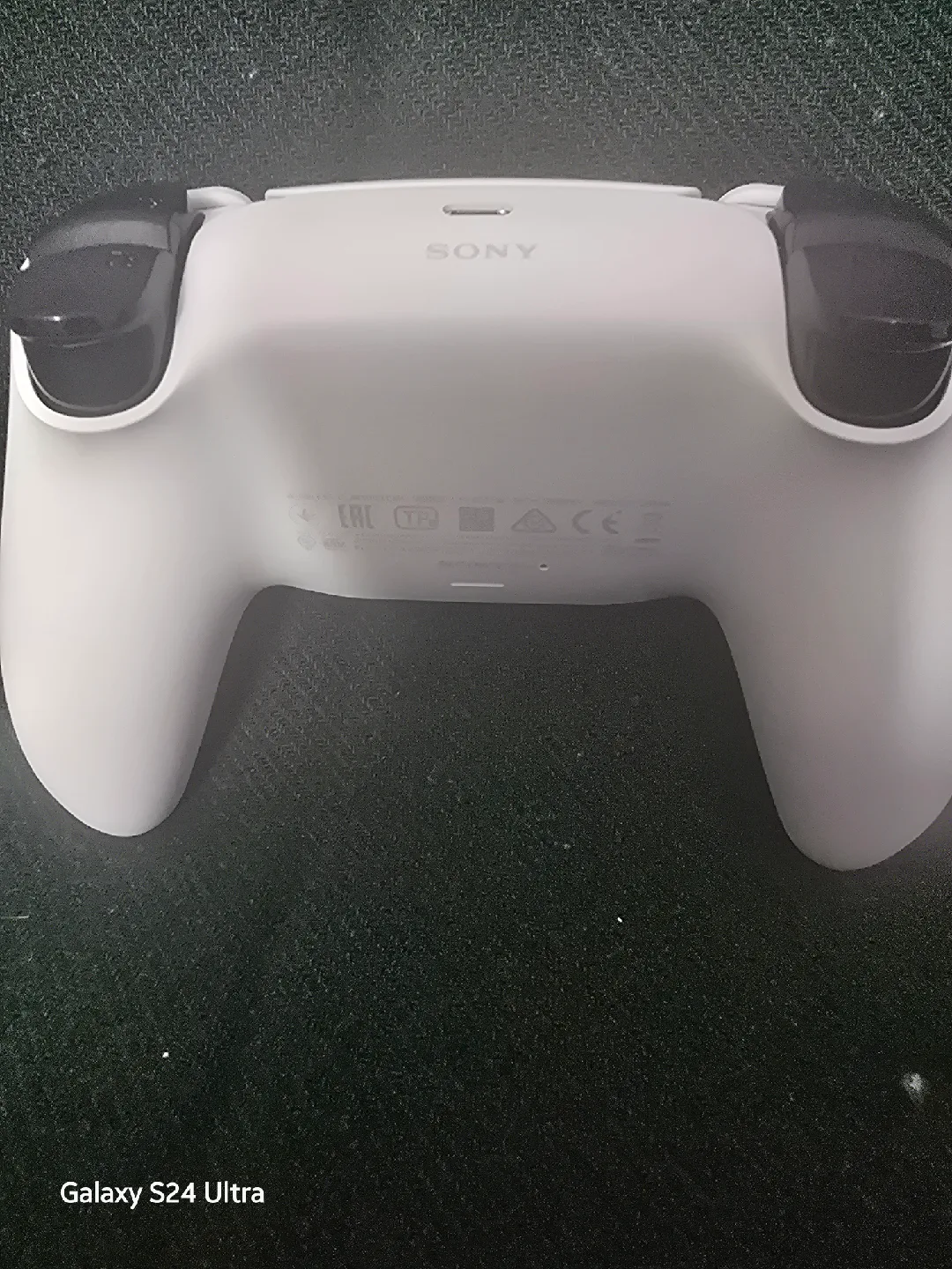 PlayStation 5 DualSense Wireless Controller - White image indicator(6)