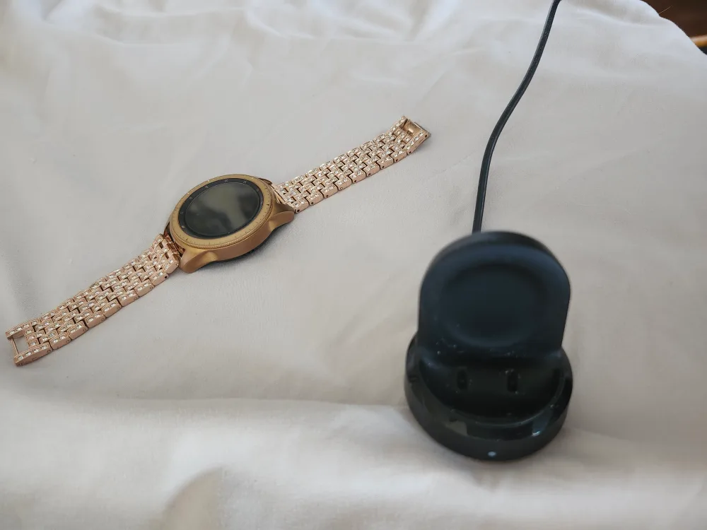 Samsung Galaxy Watch LTE, Rose Gold with Diamond Band image indicator(5)