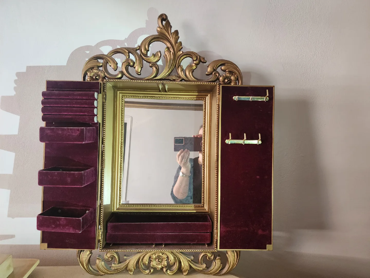 Ornate Gold Jewelry Box with Mirror image indicator(2)