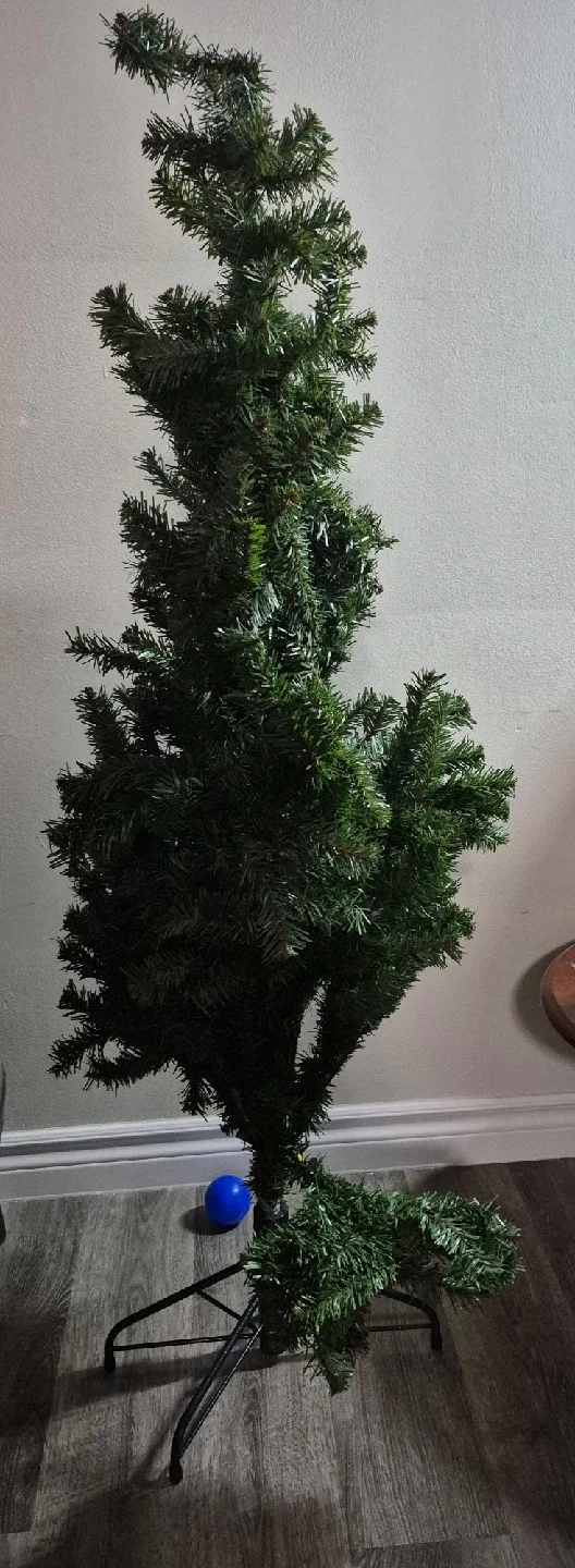 5ft Mackenzie Scotch Pine Unlit Tree image indicator(3)