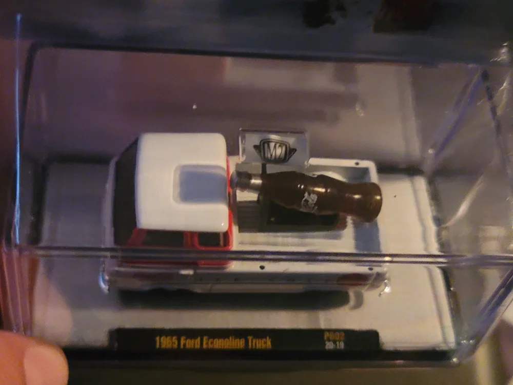 M2 Machines Coca-Cola 1965 Ford Econoline Truck image indicator(5)
