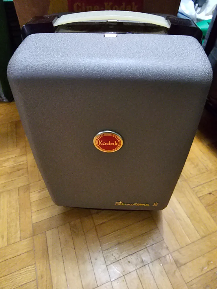 Vintage Cine-Kodak Showtime 8 Projector Model B-500 image indicator(4)