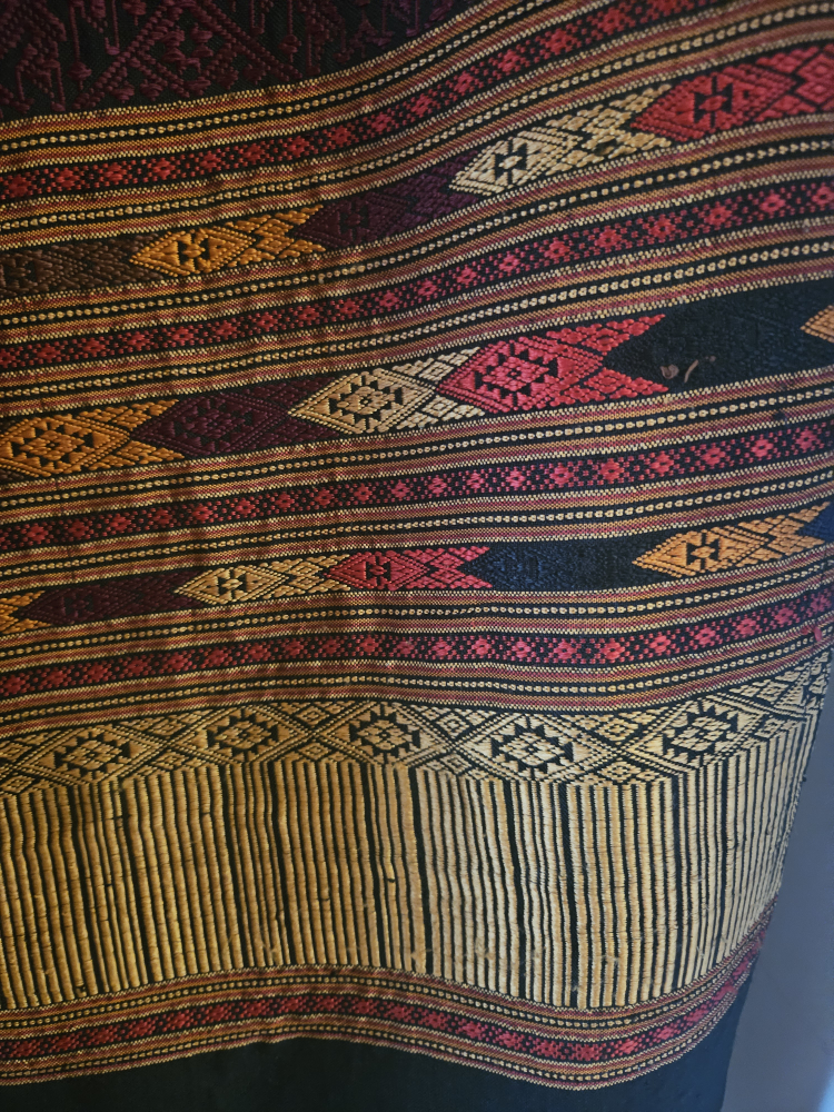 Exquisite Silk Wrap-Around Skirt from Thailand - photo 2
