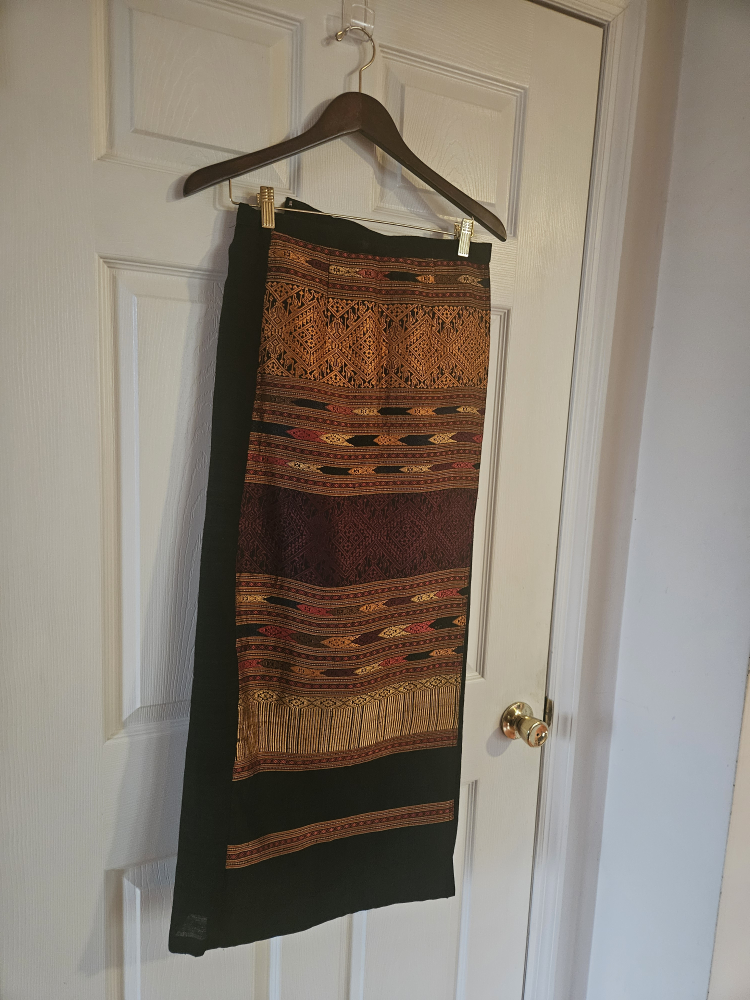 Exquisite Silk Wrap-Around Skirt from Thailand - photo 4