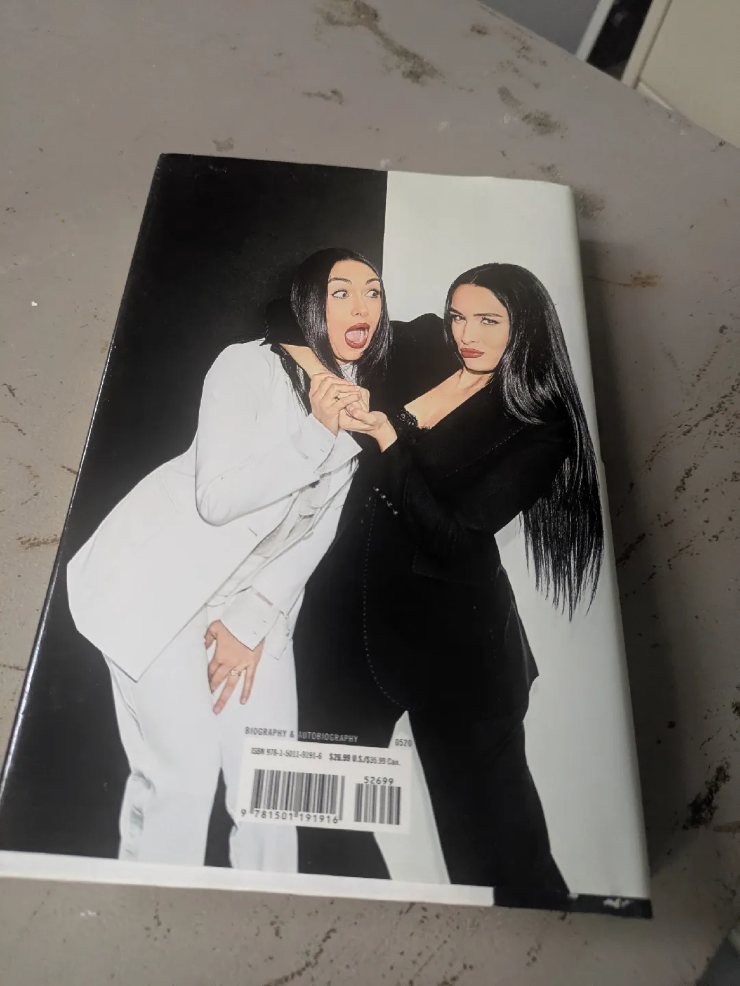 Incomparable by Brie and Nikki Bella image indicator(3)