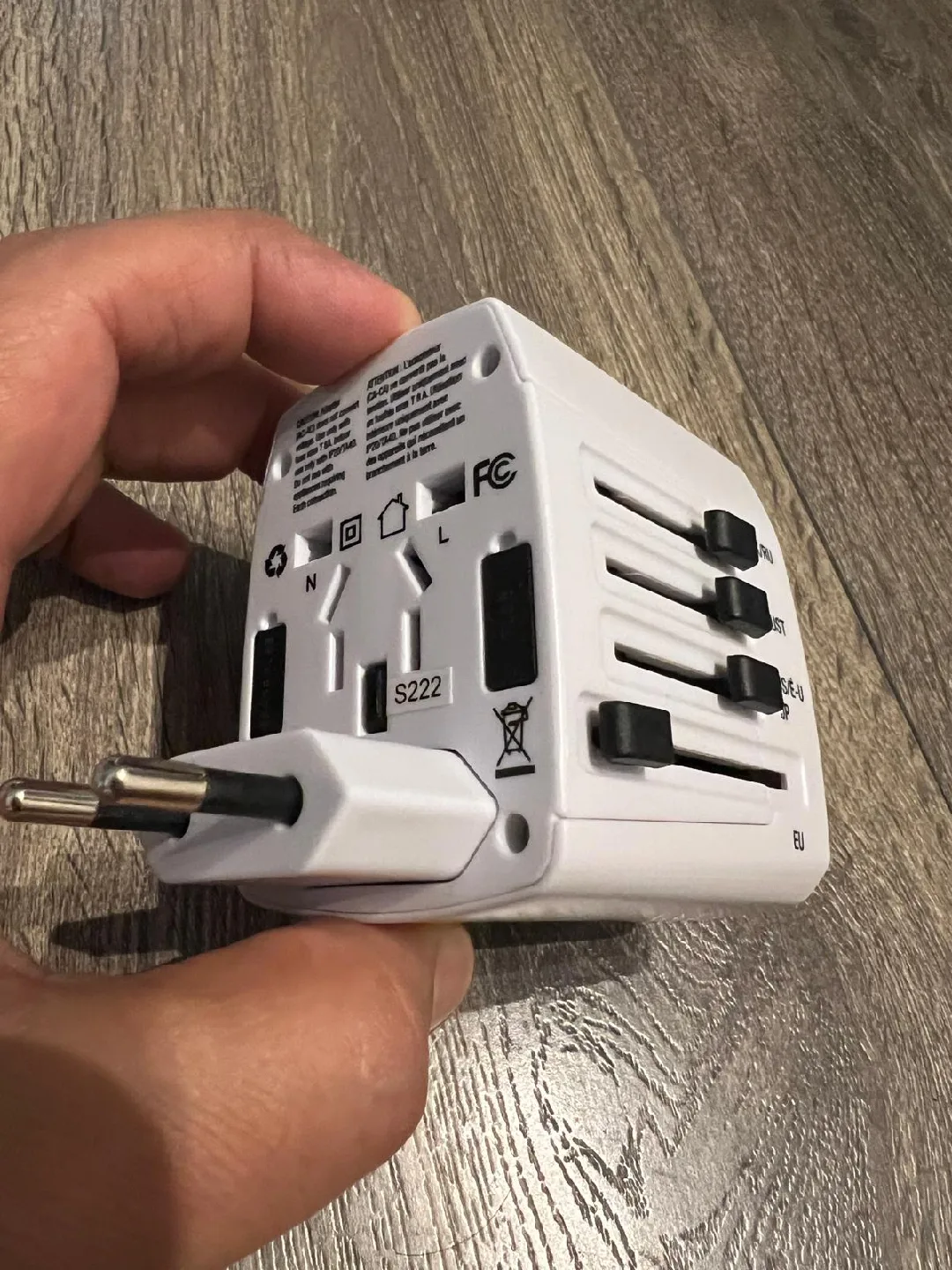 Universal Travel Adapter - White image indicator(2)