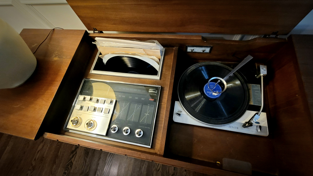 Late 1960s Vintage MCM Zenith Console Stereo/Record Player - photo 4