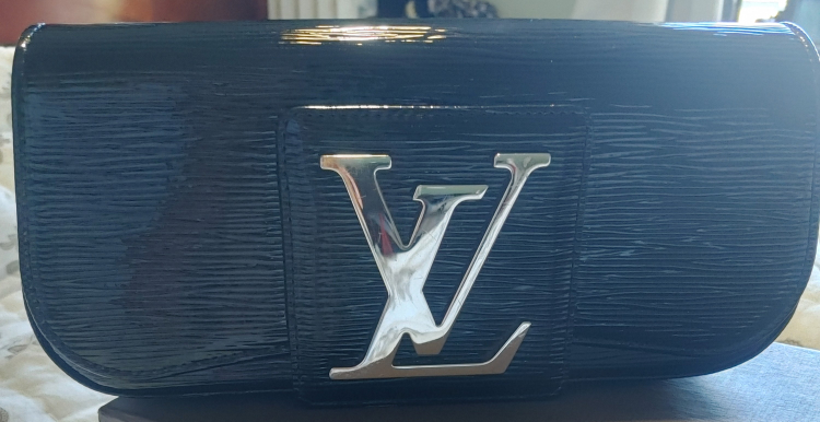 Louis Vuitton Sobe black patent clutch - photo 3