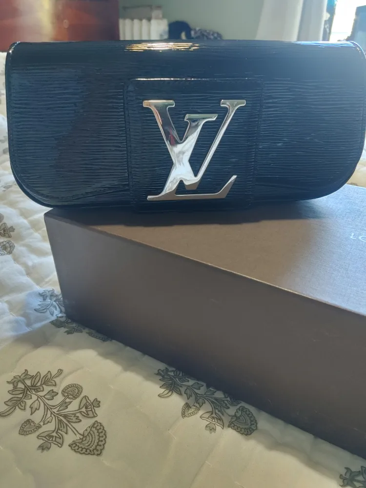 Louis Vuitton Sobe black patent clutch image indicator(5)
