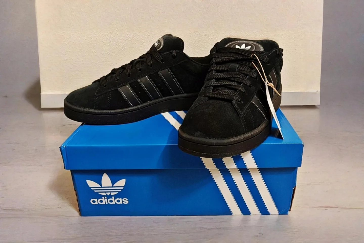 *NWT* 9 US—adidas OG Campus 00s